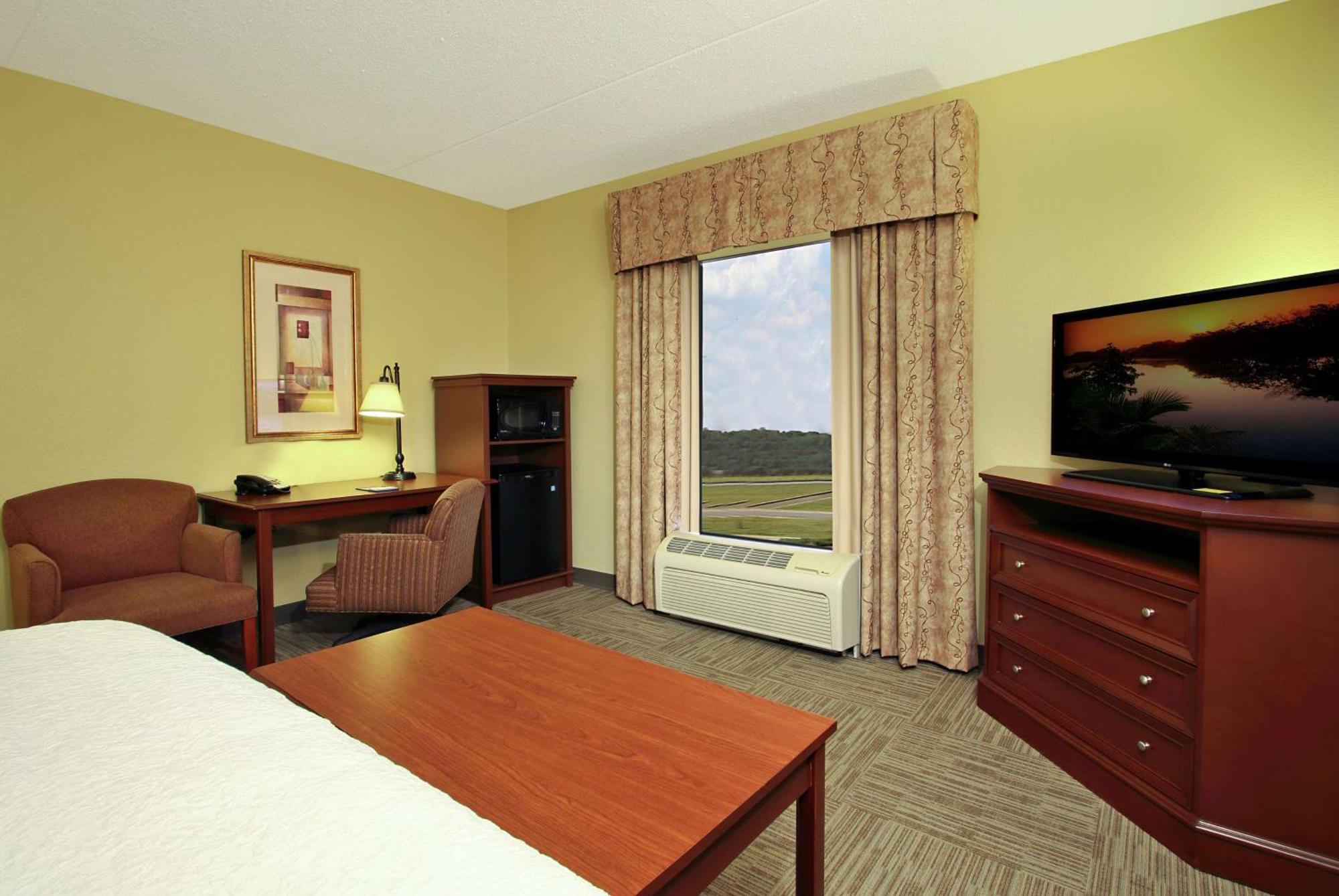 Hampton Inn & Suites Murray Exterior photo